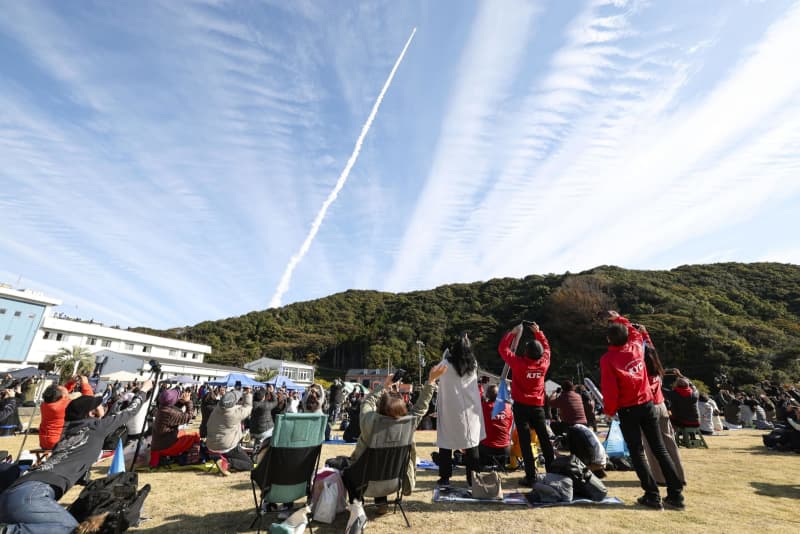 民間ロケット打ち上げ失敗、離陸3分後に自爆